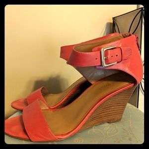 Nine West Wedge Open Toe Heel Size 8